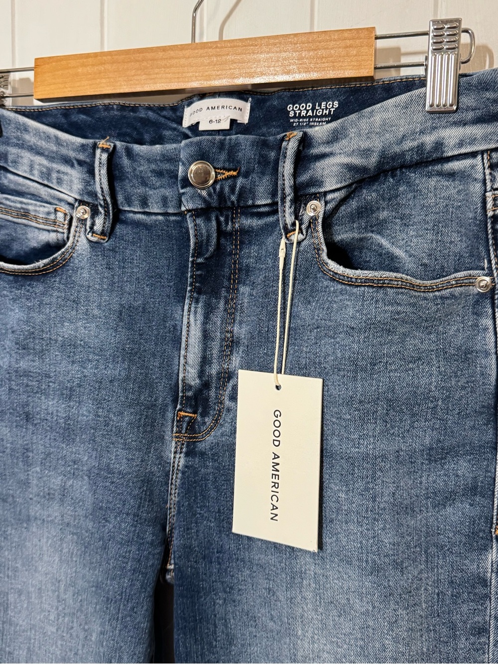 Good American Always Fit Straight Legs Jeans - Classic Mid Rise - Mid Wash - Picture 4 of 5